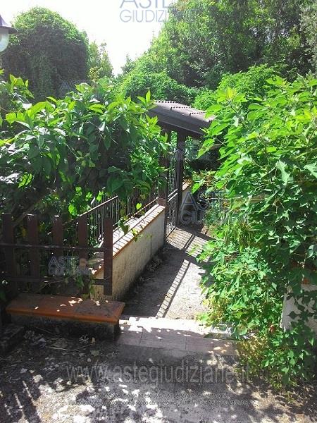 Abitazione di tipo civile, porzione di immobile, terreno — Roccasecca
